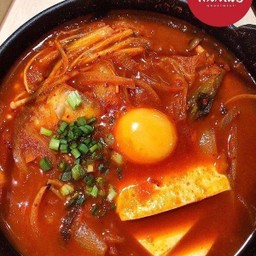 ซุปกิมจิเต้าหู้อ่อนเนื้อวัวสไลด์
