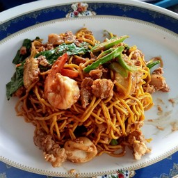 ผัดเส้นเหลืองรวมมิตร