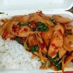 ข้าวพริกเผา ( ไส้กรอก )