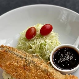 สเต็กแซลมอน ชุปเกล็ดขนมปังทอด ซอสคัตสึซอส