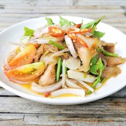 ยำคอหมูย่าง