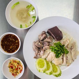 ข้าวมันไก่พิเศษเครื่องใน