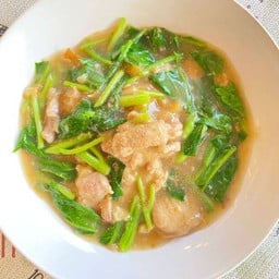 ราดหน้า ( หมูหมัก )