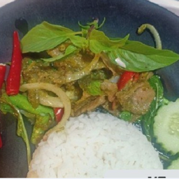 ข้าวเขียวหวานเนื้อราดข้าว