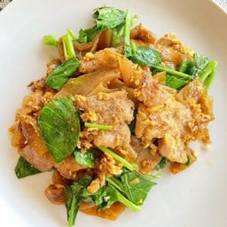 ผัดซีอิ๊ว ( หมูหมัก)