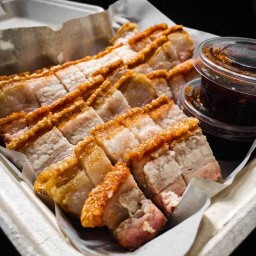 หมูกรอบอบโอ่ง อยุธยา