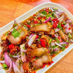 ยำ หมูกรอบ