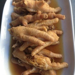 อ๊อดผัดไทยรถไฟลอยฟ้ามาหานะเธอ 100 ถนนมิตรภาพ ต.ในเมือง อ.เมือง