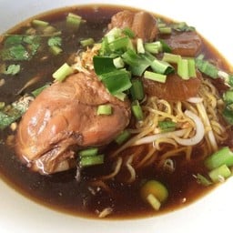 ก๋วยเตี๋ยวไก่ตุ๋น คุณวรรณ