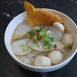 ก๋วยเตี๋ยวลูกชิ้นปลา