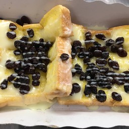 ขนมปังปิ้งหน้าลูกเกด-นม