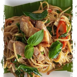 สปาเก็ตตี้ผัดขี้เมาหมูกรอบ