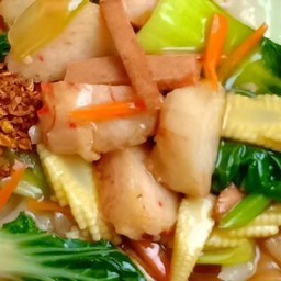 ราดหน้าผักรวม (มังสวิรัต)