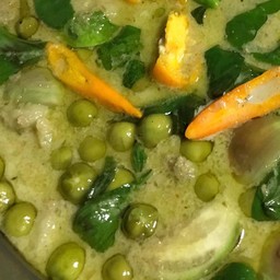 แกงเขียวหวานไก่ (กับข้าว)