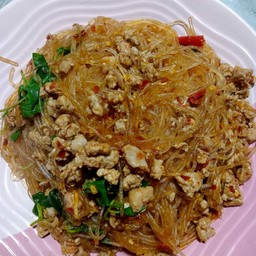 ผัดกระเพราวุ้นเส้น