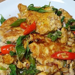 ข้าวกะเพราไข่เจียว (มังสวิรัต)