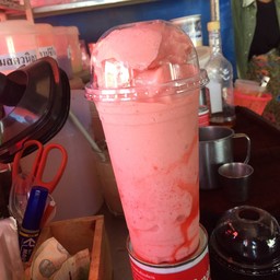 สตรอว์เบอร์รี่ปั่นนมสด