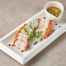 หมูกรอบน้ำจิ้มซีฟู้ด