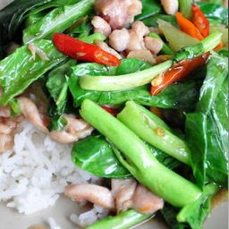 Stir-fried Chicken with Kale Rice