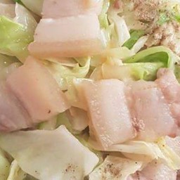 กะหล่ำปลีหมูสามชั้น