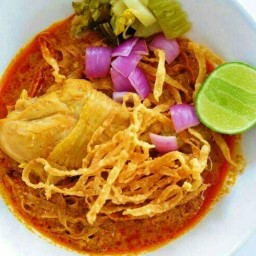 ก๋วยเตี๋ยวข้าวซอยบ้านเก๊าสะเรียม