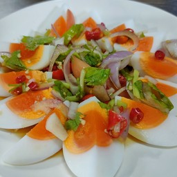 ยำใข่ยางมะตูม