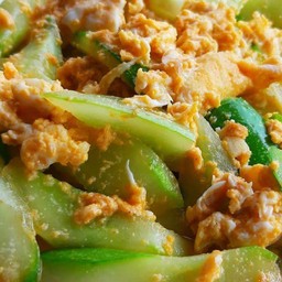 แตงกวาผัดไข่ใส่หมูสับ