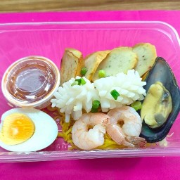 กระเพราพริกแห้ง&ไข่ข้นหมูกรอบ การเคหะ
