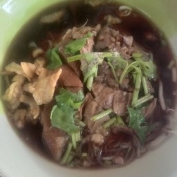 ก๋วยเตี๋ยวน้ำขาหมู