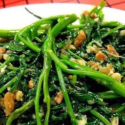 ผัดผักบุ้งหมูสับ