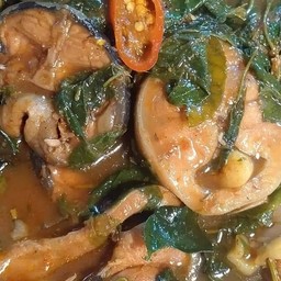 แกงพริกปลาดุกใบยี่หร่า