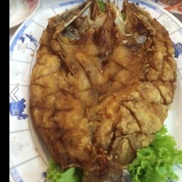 ปลากระพงทอดราดน้ำปลา