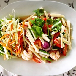 ยำยอดมะพร้าวกุ้งสด