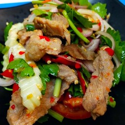 ยำคอหมูย่าง