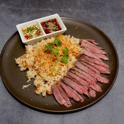 ข้าวผัดกระเทียมเนื้อย่าง New Zealand