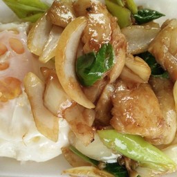 Stir-Fried Chicken With Green Peppers (Side Dish)