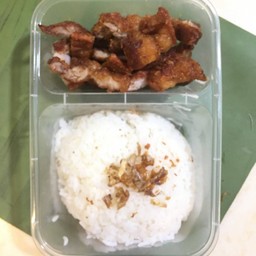 ข้าวเหนียวหมูสามชั้นทอด