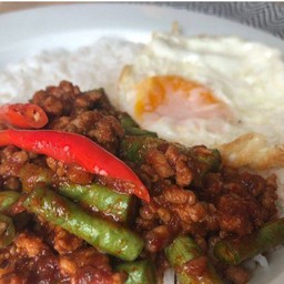 ผัดพริกแกงหมู