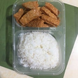 ข้าวเหนียวหมูยอทอด