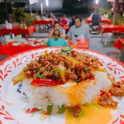 กระเพราไข่ระเบิด