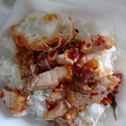 ข้าวกระเพราหมูกรอบ