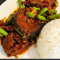 เครื่องแกงปลาดุกราดข้าว