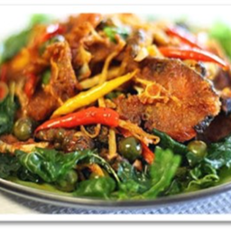 ปลาช่อนผัดเผ็ด