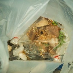ก๋วยจั๊บคุณย่า ตลาดมีนบุรี