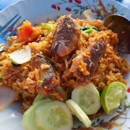 ข้าวผัดปลากระป๋อง