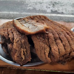 ข้าวหมูกรอบ