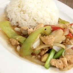 ผัดพริกหยวกราดข้าว