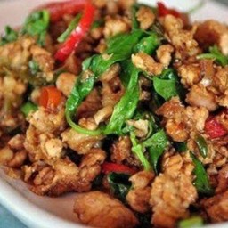 กระเพราหมูสับ กับข้าว