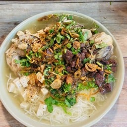 ก๋วยจั๊บโครงไก่ (ทั้งโครง)