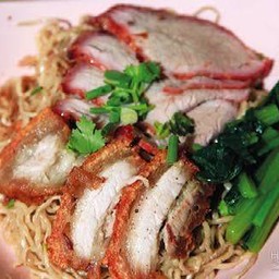 บะหมี่หมูแดงหมูกรอบ